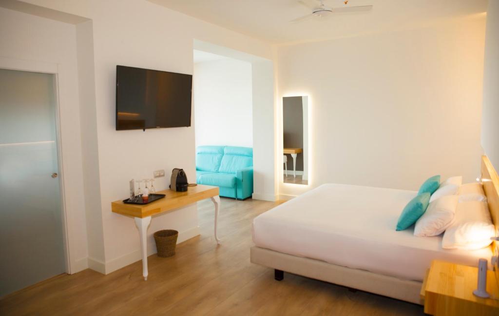 Hotel Brisamar Suitesにあるテレビまたはエンターテインメントセンター