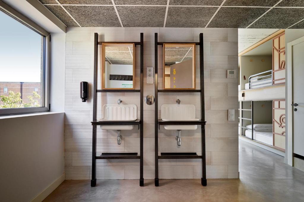 Kuchyň nebo kuchyňský kout v ubytování Unite Hostel Barcelona