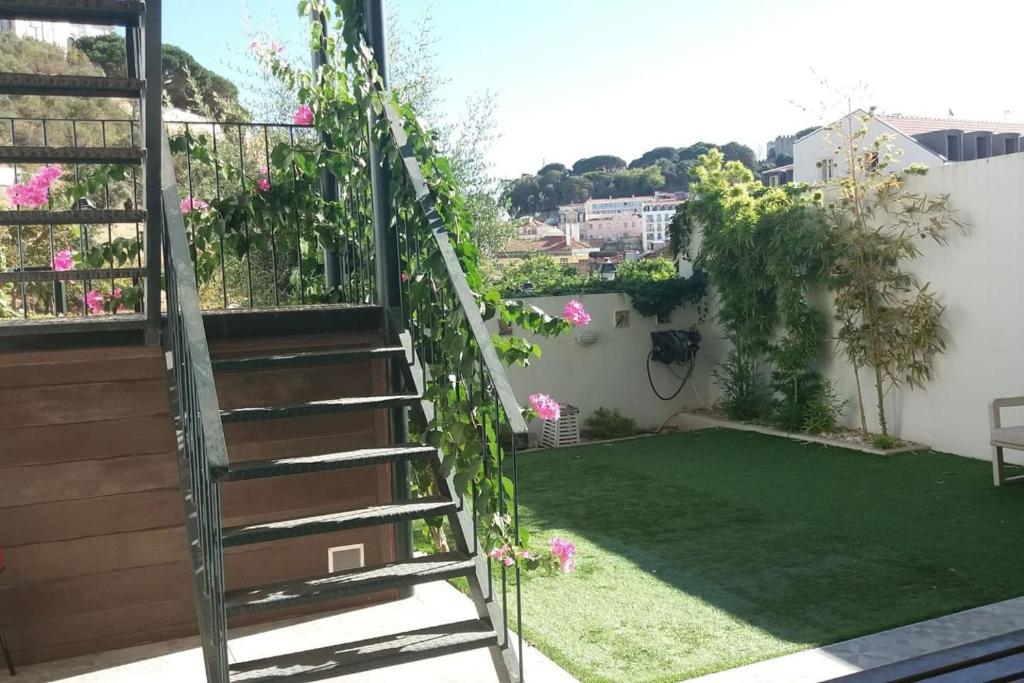 Garden Apartment w/São Jorge Castle & Graça View