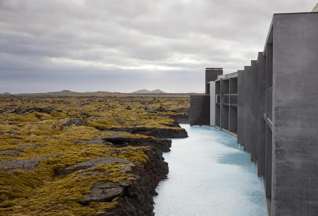 
a large body of water surrounded by a fence at The Retreat at Blue Lagoon Iceland in Grindavík
