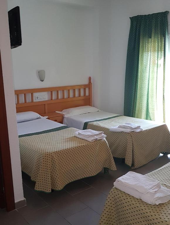 Postel nebo postele na pokoji v ubytování Hostal Isabel