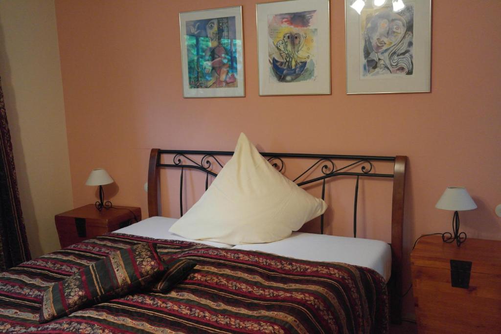 Postel nebo postele na pokoji v ubytování Gästehaus Eschment