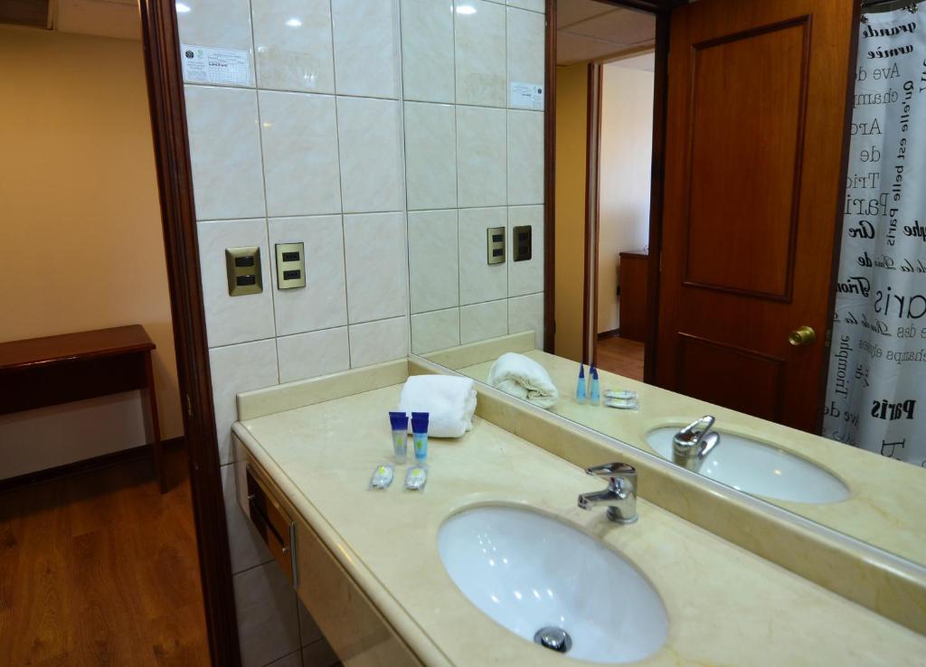 Koupelna v ubytování Tur Hotel Santiago