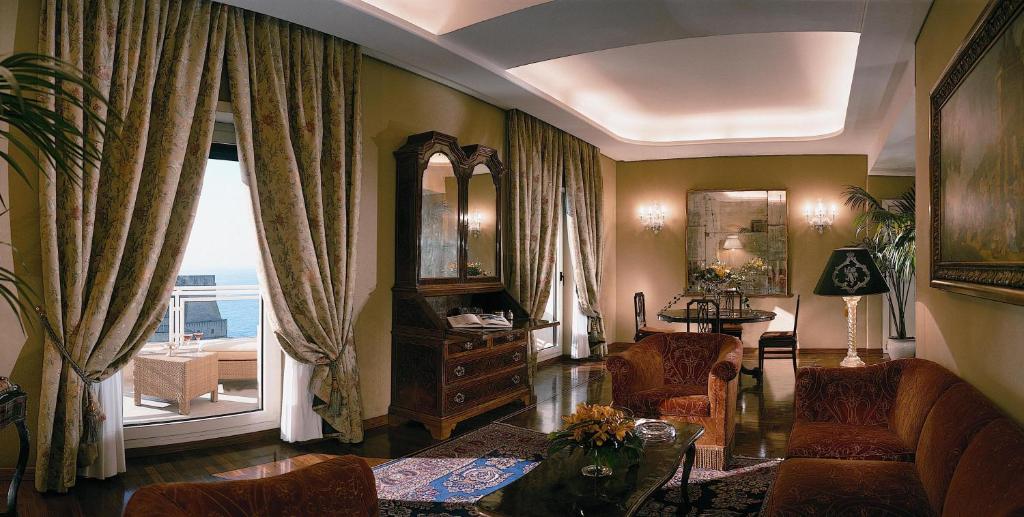 Area soggiorno di Grand Hotel Vesuvio