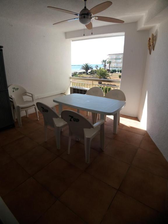 Fotografia z galérie ubytovania Fantástico Apartamento 1ª Línea de Playa v destinácii Cambrils