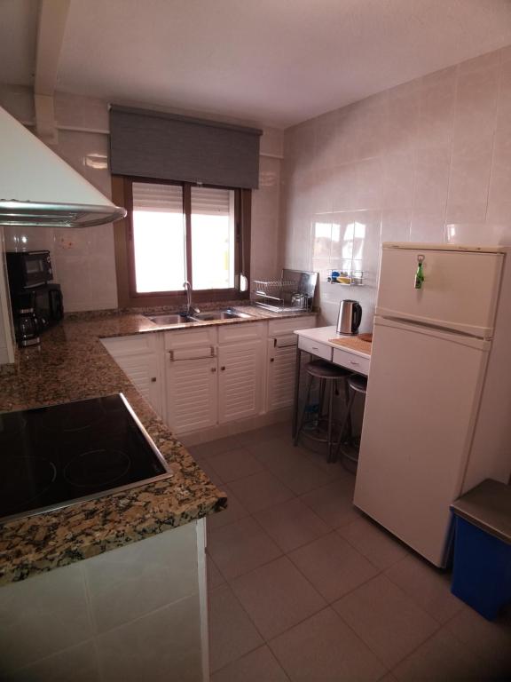 Kuchyňa alebo kuchynka v ubytovaní Fantástico Apartamento 1ª Línea de Playa