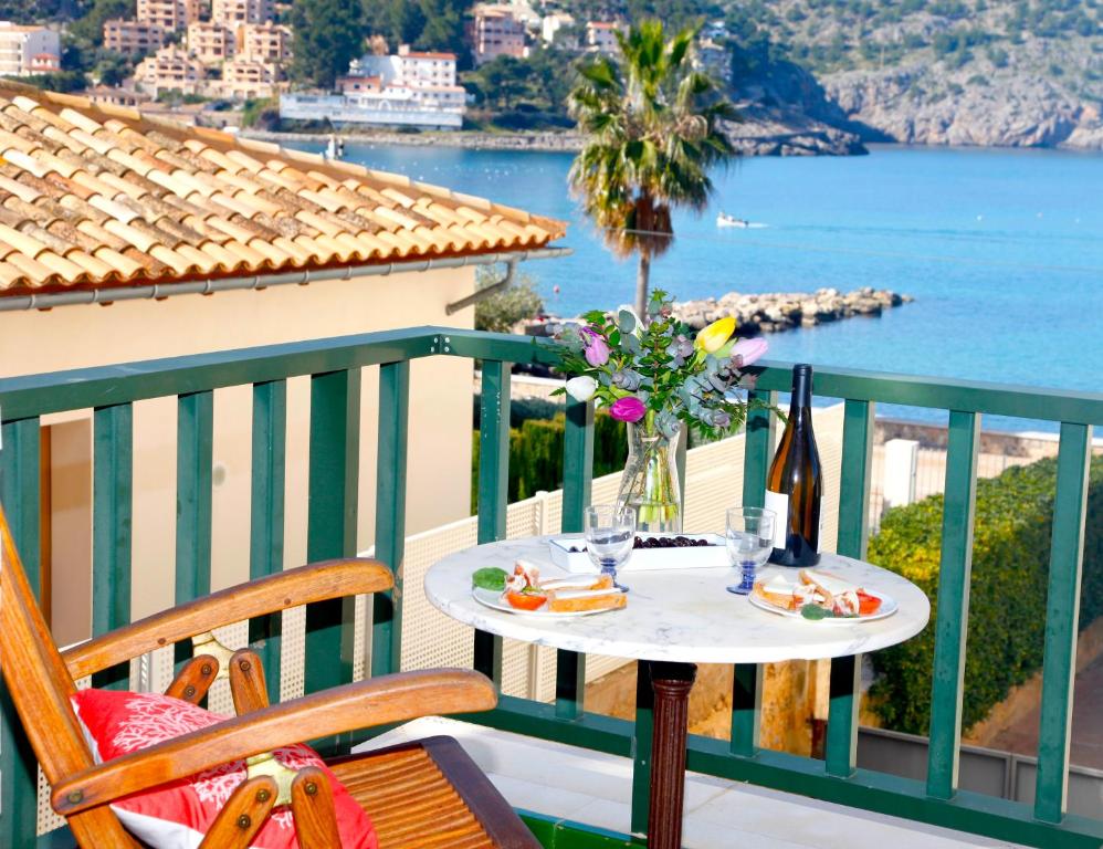 a table on a balcony with a view of the ocean at ca na JB in Port de Soller
