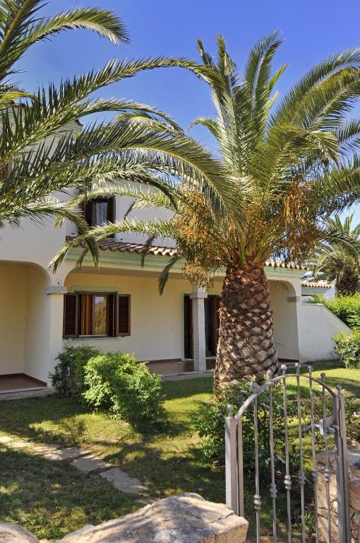 Ogród w obiekcie ISS Travel, Ambra apartments - 800 m from La Cinta beach