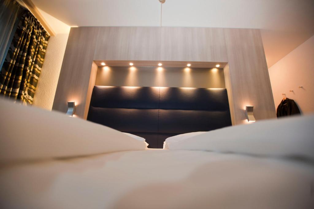 Postel nebo postele na pokoji v ubytování Hotel Alexander Zurich Old Town