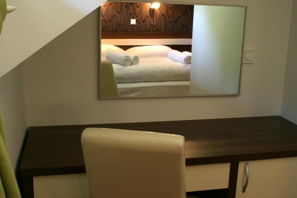 Golden Lakes Rooms - 4