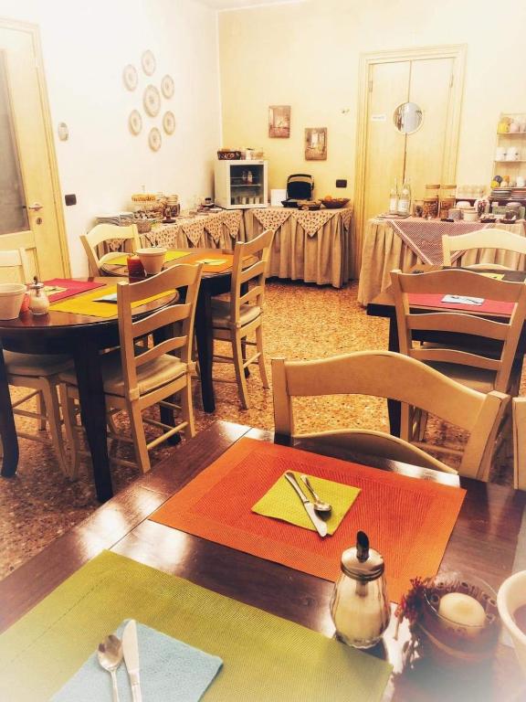 Restaurace v ubytování Albergo Corte di Emma