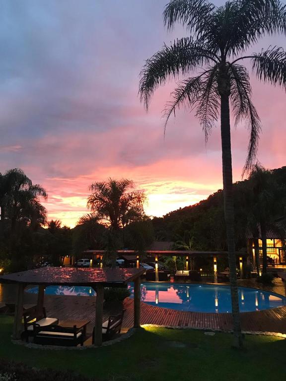 A piscina localizada em Hotel Atalaia do Mariscal ou nos arredores