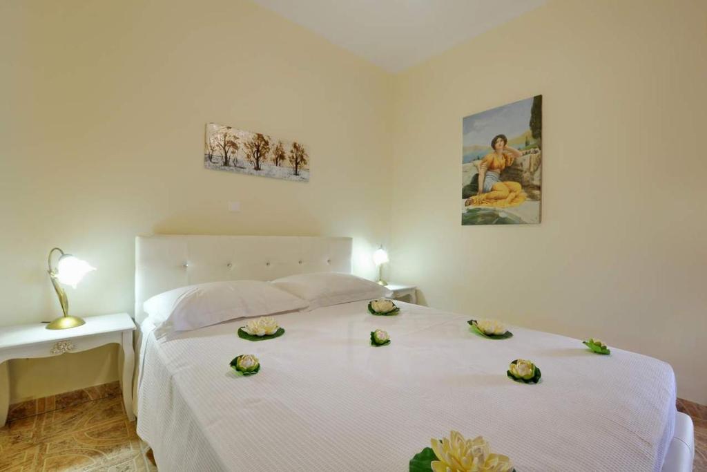 Een bed of bedden in een kamer bij Alexandras Forest View