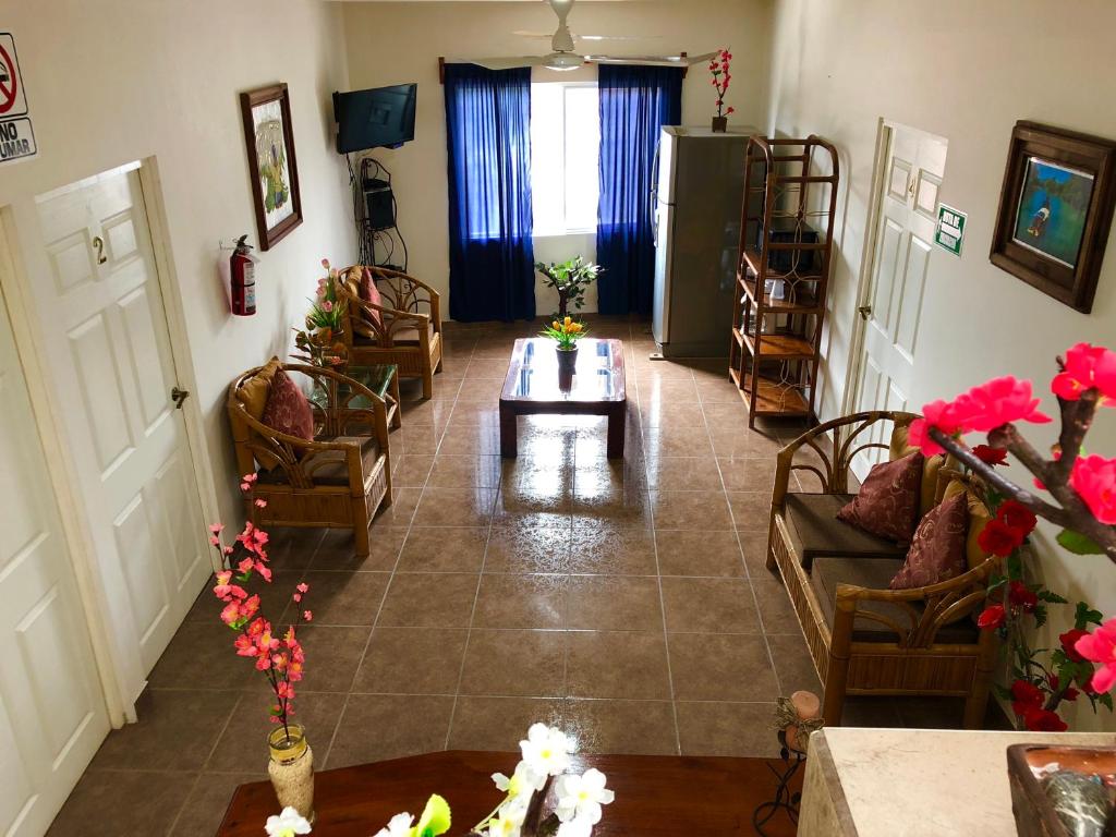 a living room with couches and a table in it at Hostal Cristo Rey in Ciudad Valles