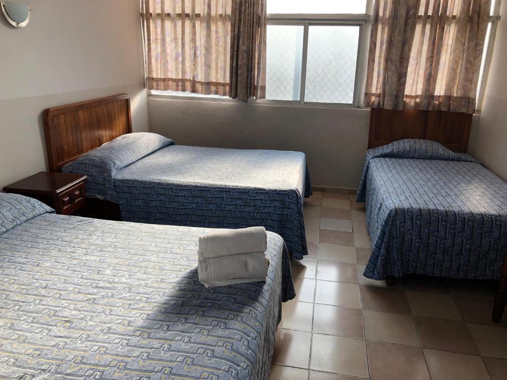 Postel nebo postele na pokoji v ubytování Hotel El Faro Malecon