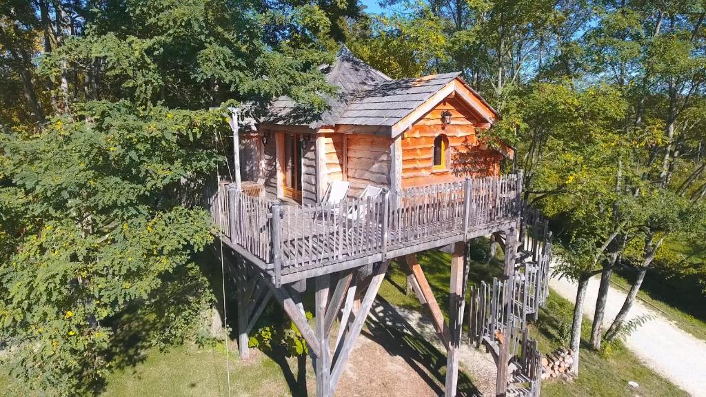 a wooden tree house in the middle of trees at Domaine EcÔtelia in Le Nizan