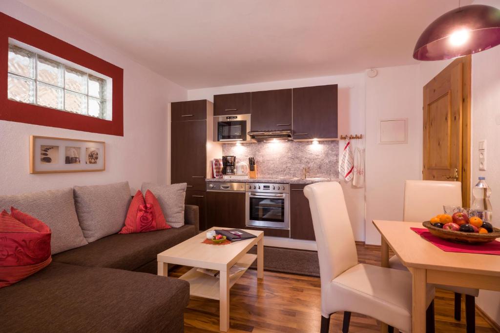 Kuchyň nebo kuchyňský kout v ubytování Appartements Enzian