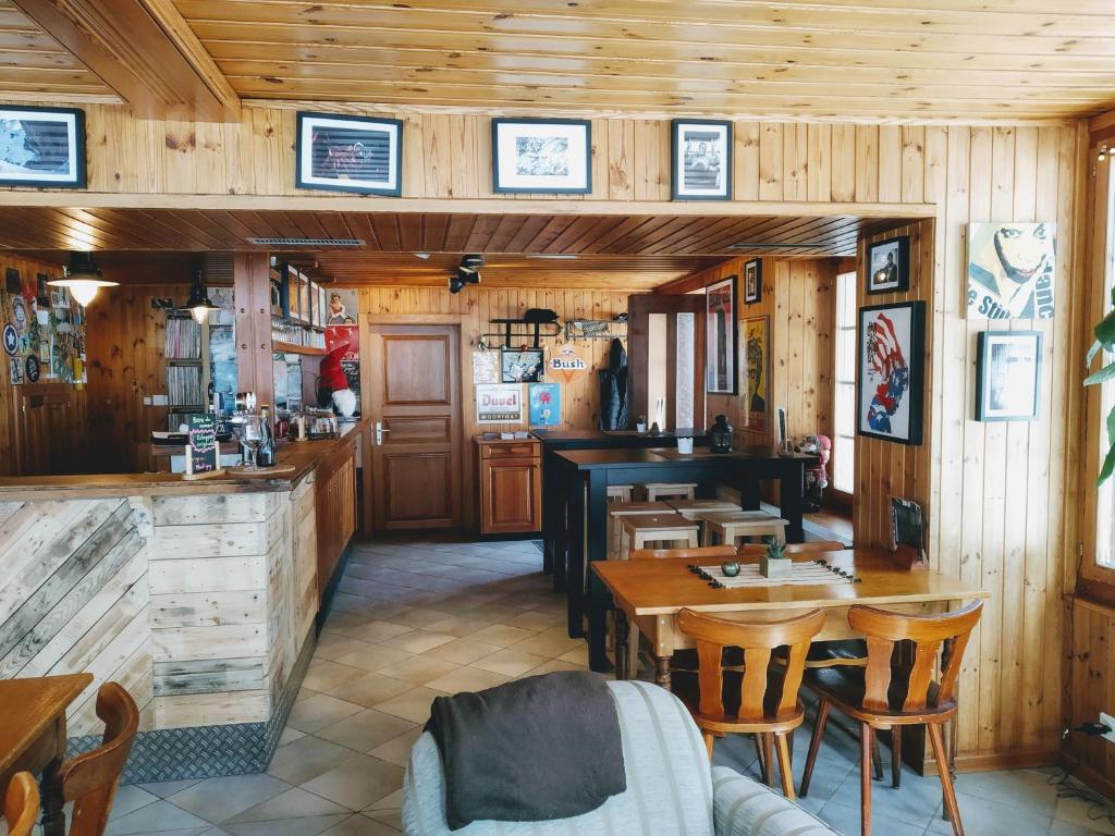 Photo de la galerie de l'établissement Hôtel Pension du Lac Bleu, à La Gouille