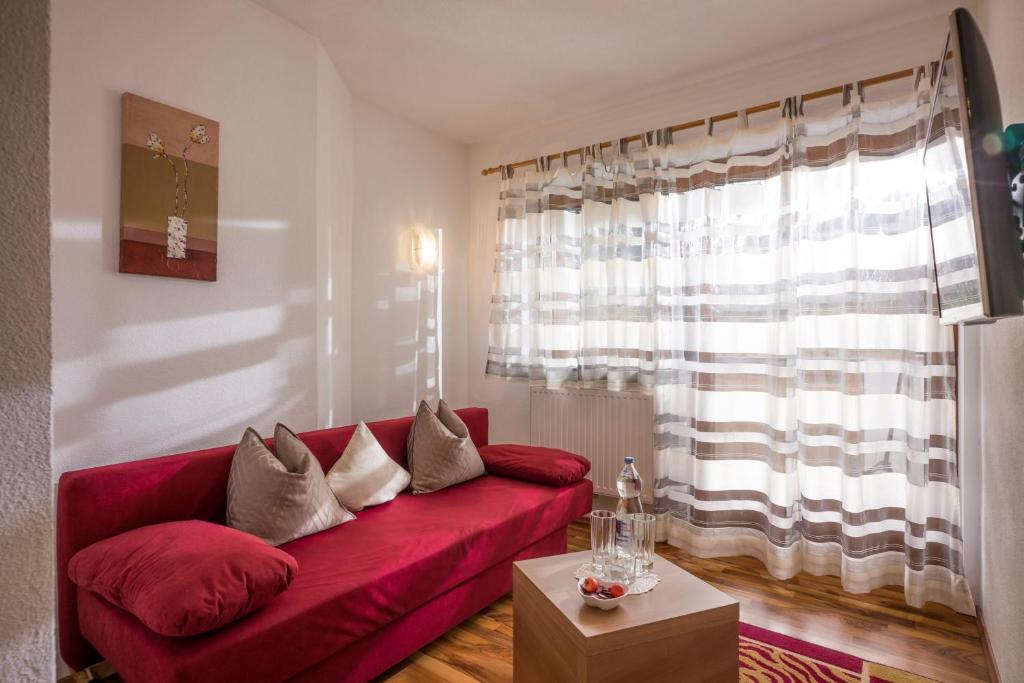 TV a/nebo společenská místnost v ubytování Appartements Enzian