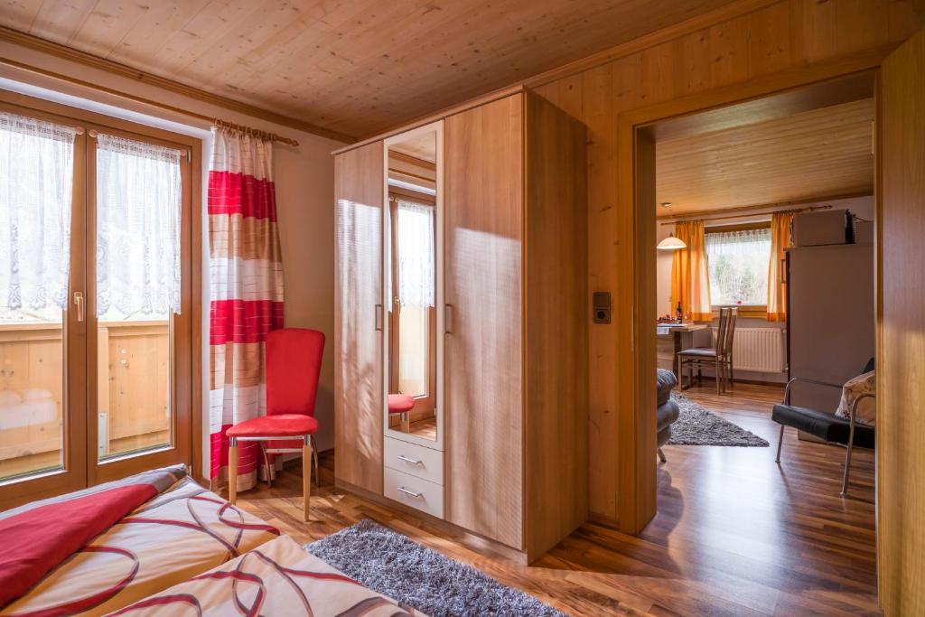 Postel nebo postele na pokoji v ubytování Appartements Enzian