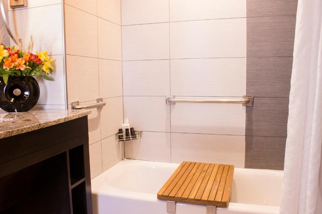 Saratoga Casino Hotel - Double Reine Standard - Ada Accessible Avec Baignoire