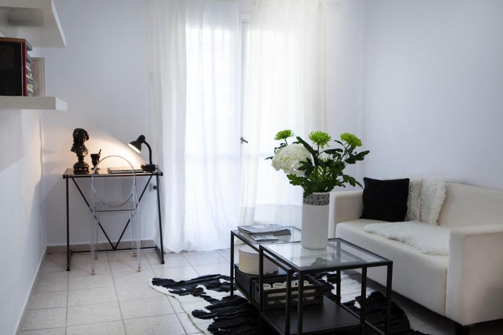 Posedenie v ubytovaní Best located executive apartment in Maroussi.