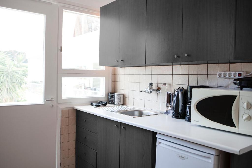Kuchyňa alebo kuchynka v ubytovaní Best located executive apartment in Maroussi.