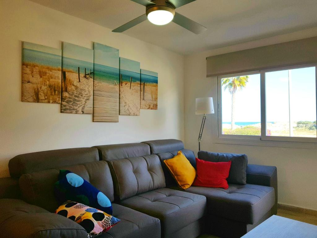 Posedenie v ubytovaní Apartamento con piscina en Oliva Nova