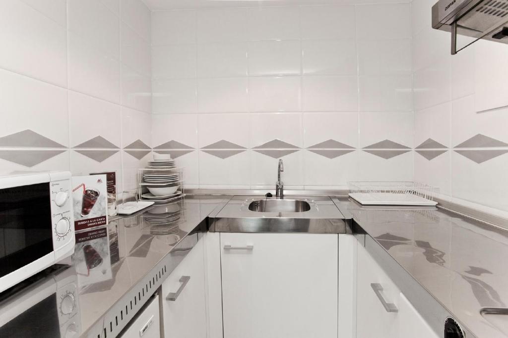 Aparthotel Atenea Barcelona - Triple Room