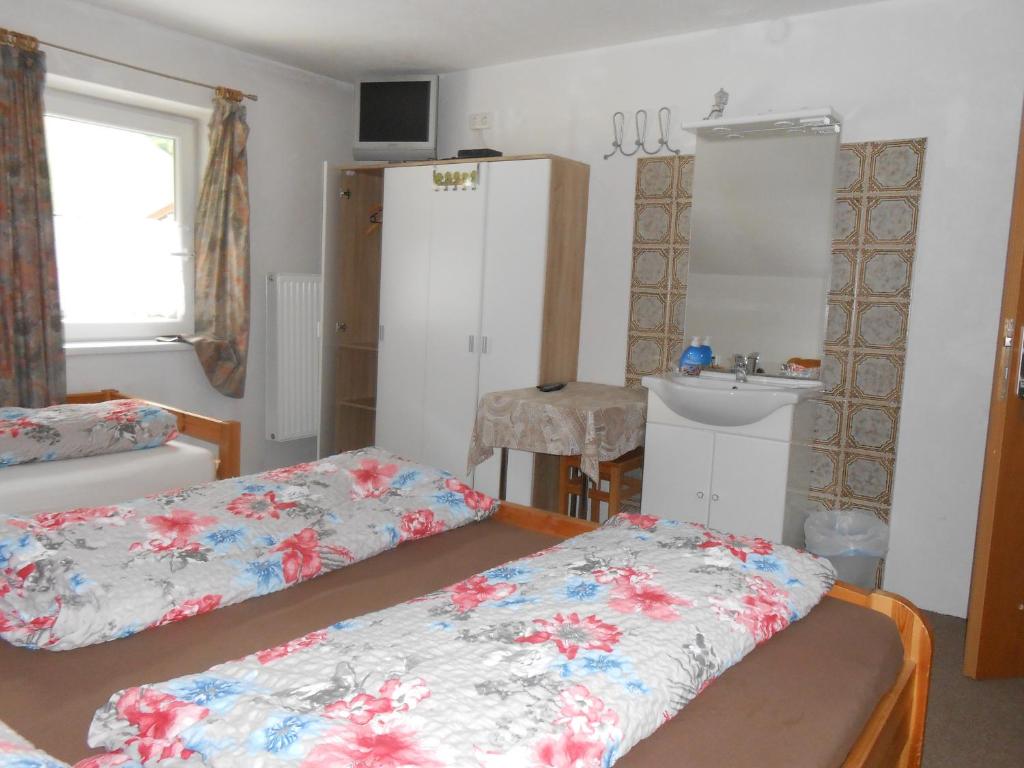 Posteľ alebo postele v izbe v ubytovaní Ferienhaus Dankl