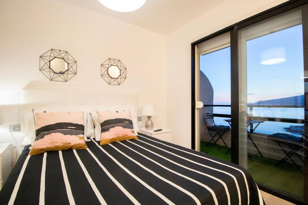 Postel nebo postele na pokoji v ubytování Tabaiba Premier Views Apartment