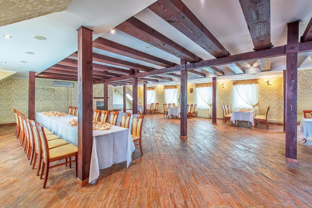 Restaurace v ubytování Hotel Santana