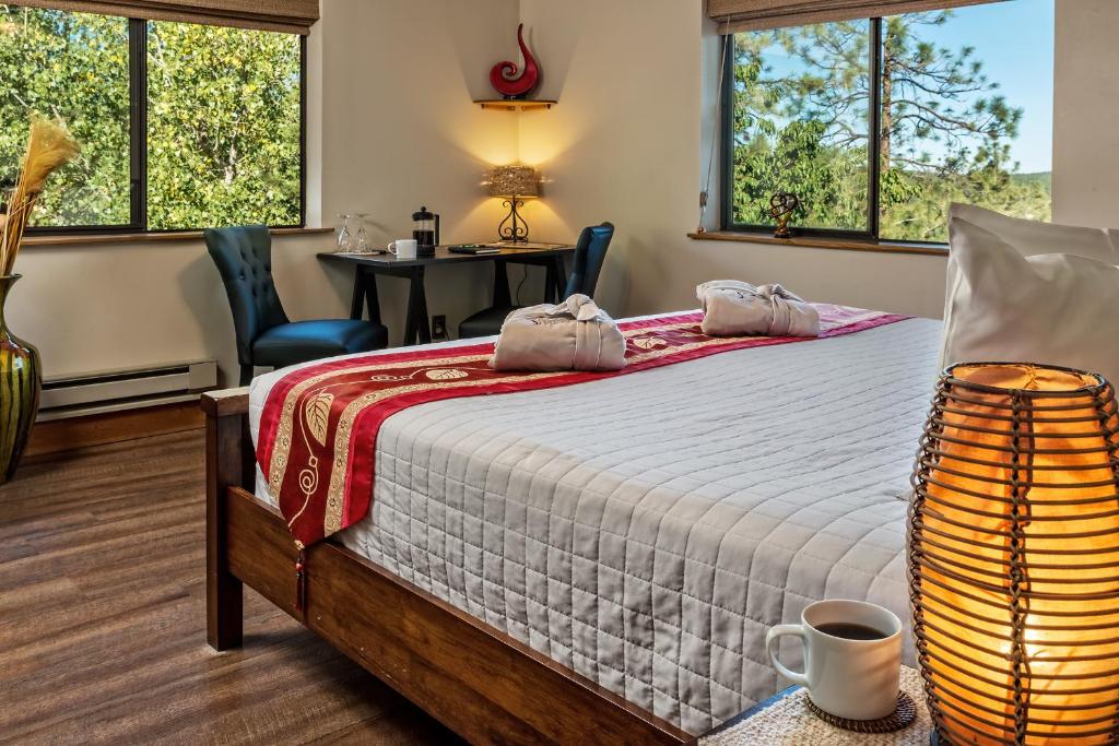 Sheridan House Inn- Adult Only Accommodation - Deluxe King Room