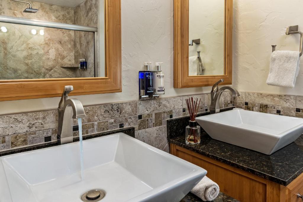Sheridan House Inn- Adult Only Accommodation - Premium King Upper