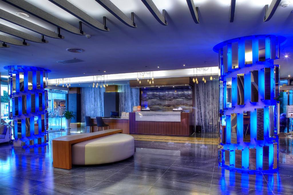 a lobby with blue columns in a building at Yuhao Hotel - Hsinchu Branch in Hsinchu City