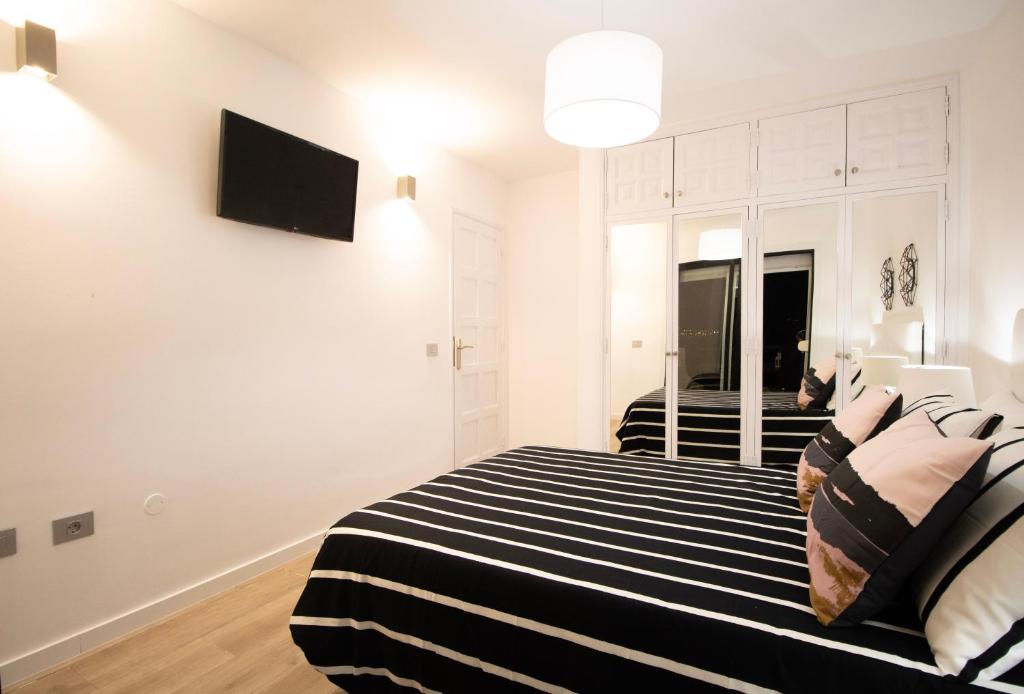 Postel nebo postele na pokoji v ubytování Tabaiba Premier Views Apartment