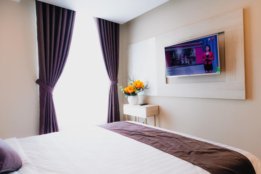 Silent Night Dem Lanh Hotel - 13