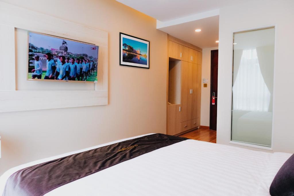 Silent Night Dem Lanh Hotel - 14