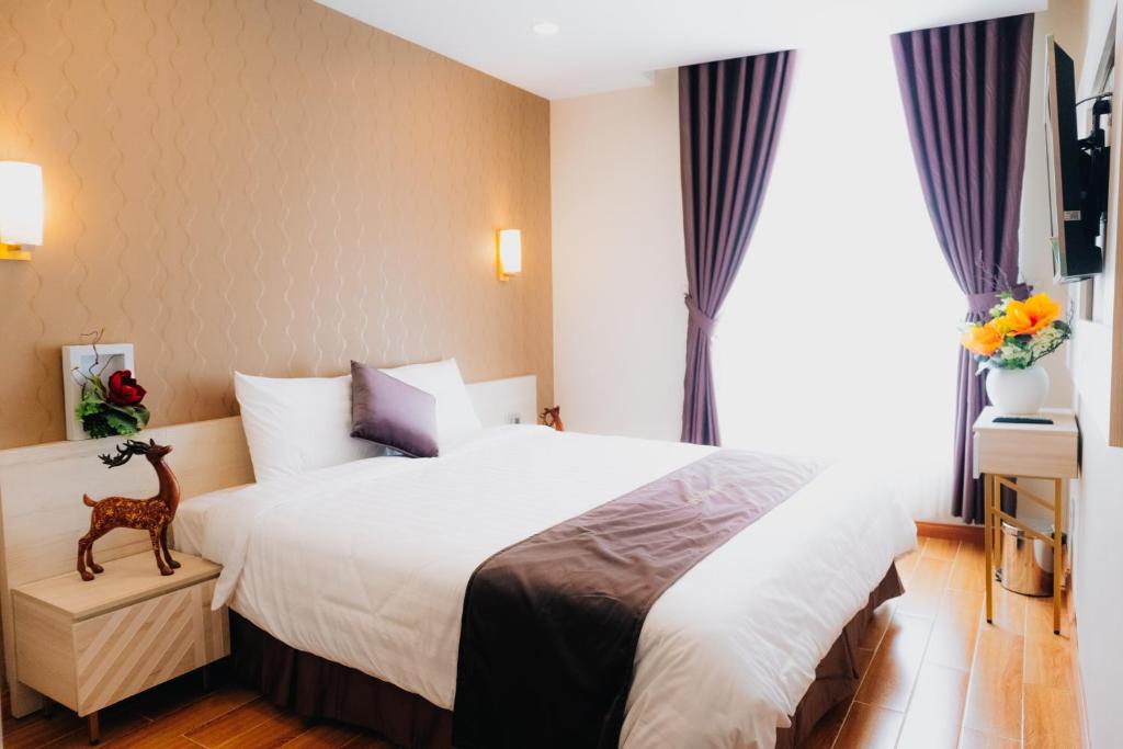 Silent Night Dem Lanh Hotel - 16