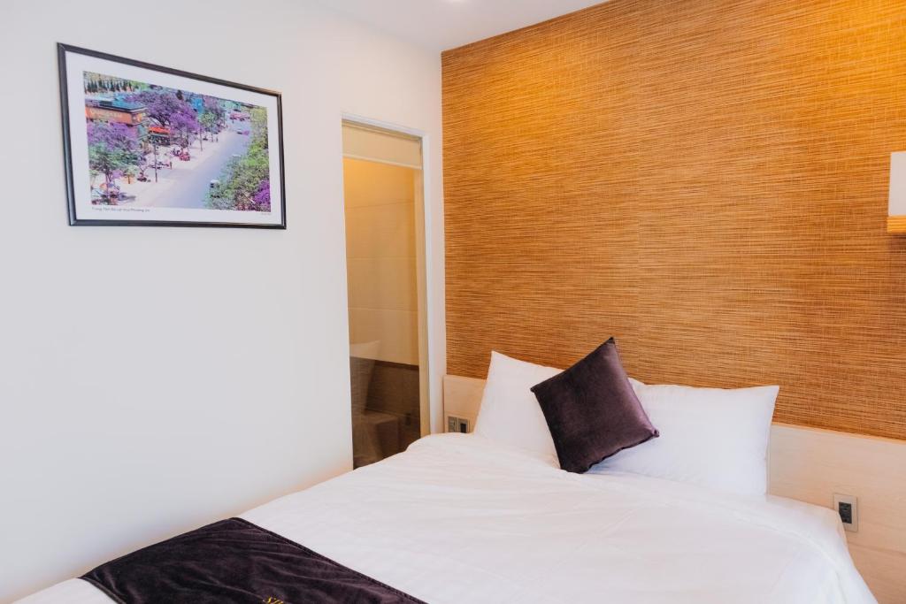 Silent Night Dem Lanh Hotel - 17