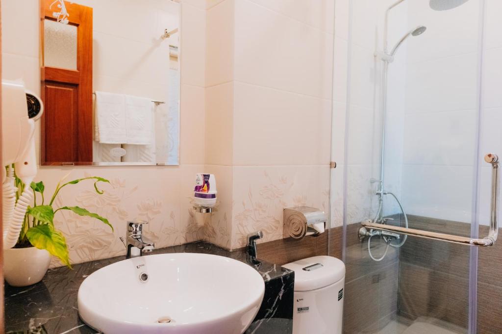 Silent Night Dem Lanh Hotel - 18