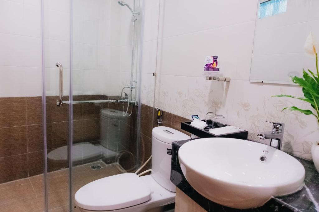 Silent Night Dem Lanh Hotel - 12