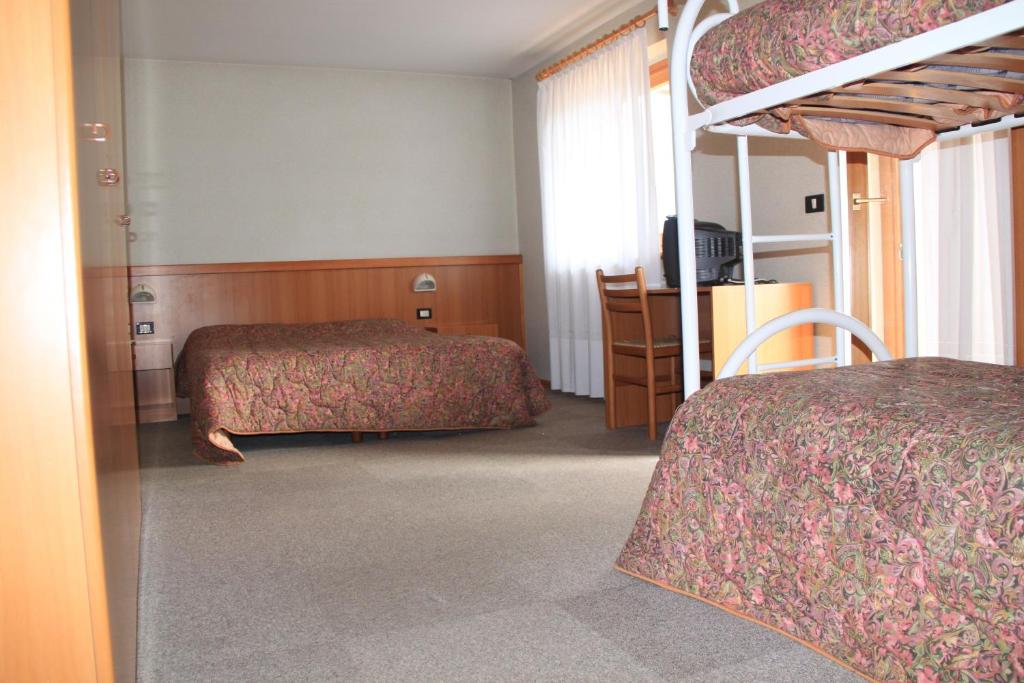 Postel nebo postele na pokoji v ubytování Garnì Goccia d'Oro