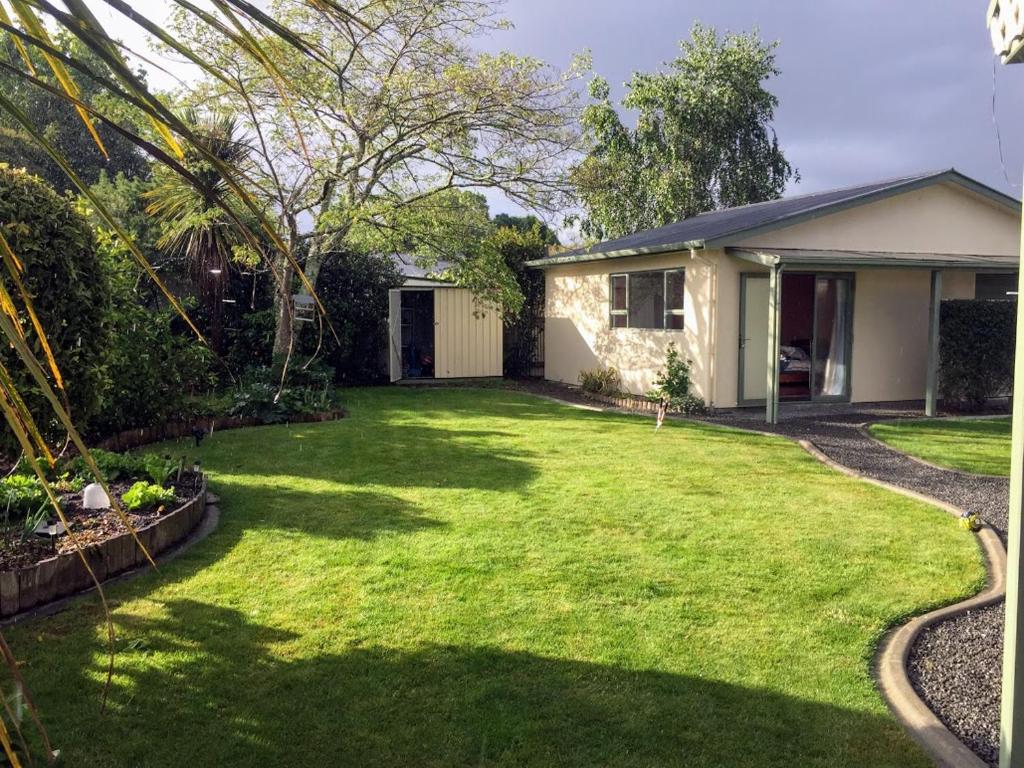 Cosy, Central Greytown Sleepout - Resim 1