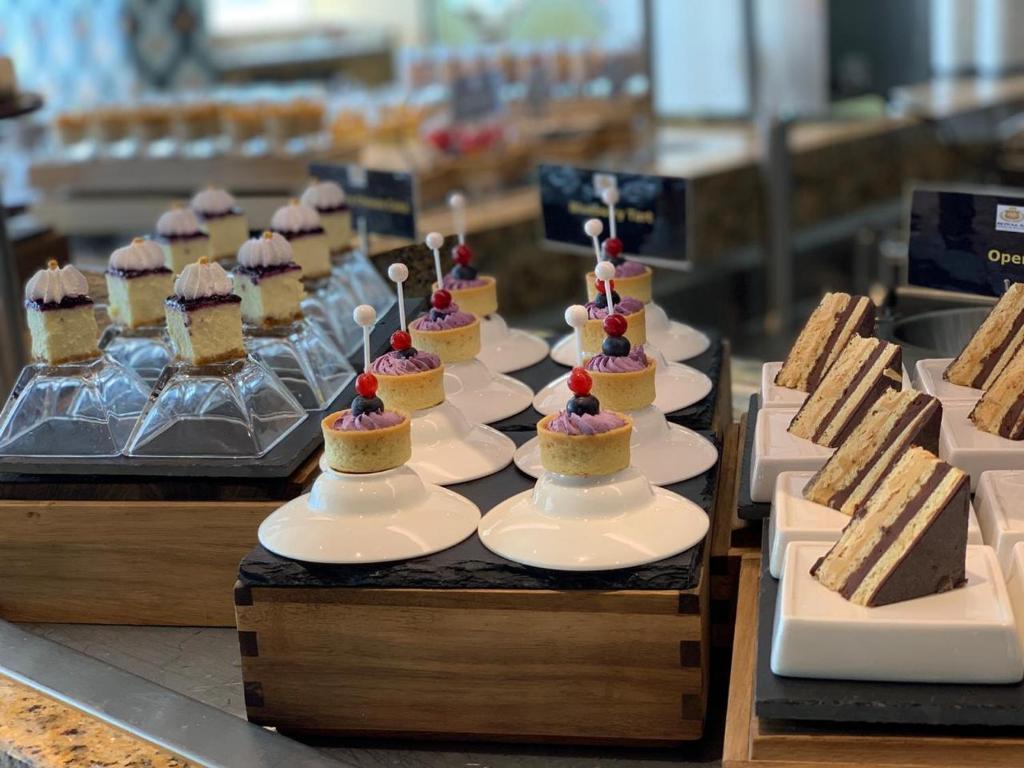 Makanan di atau berdekatan hotel