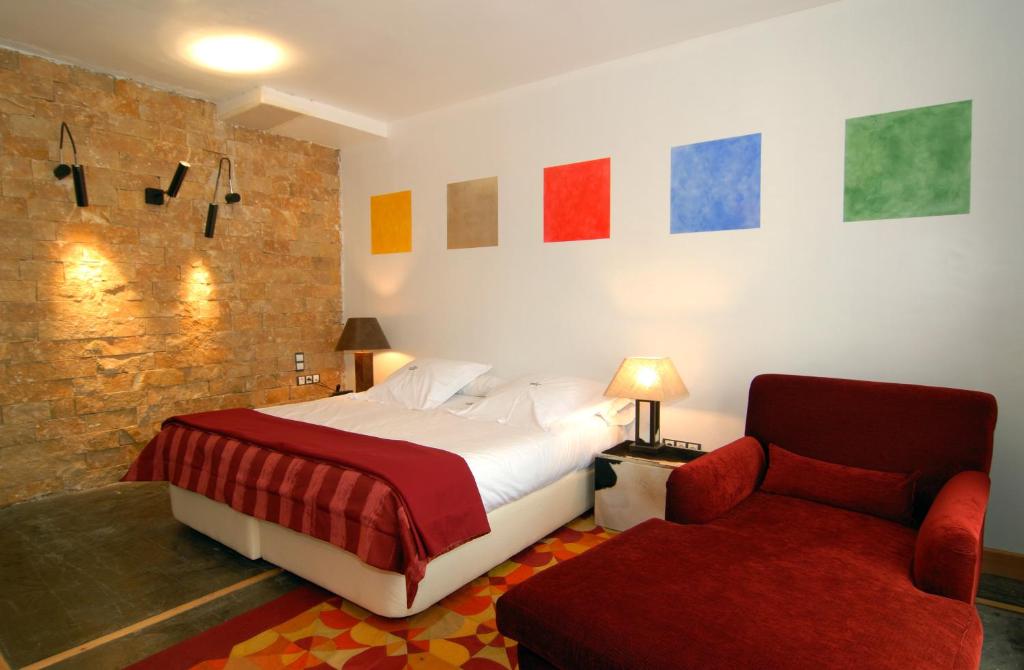 A bed or beds in a room at Hotel Casa del Abad