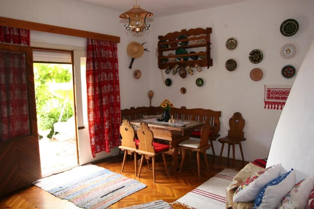 Fotografia z galérie ubytovania Holiday home in Vonyarcvashegy 20268 v destinácii Balatongyörök