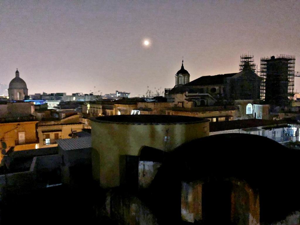Widok na miasto Neapol z tego apartamentu