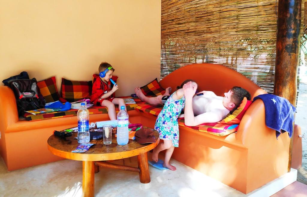 Posezení v ubytování Roshanne Beach Resort