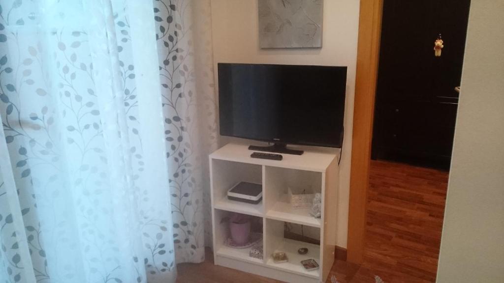 TV a/nebo společenská místnost v ubytování Atico en centro Ribes de Freser